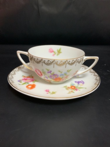 드레스덴 데코 로젠탈/토마스 &quot;마이센 &quot;페턴 투핸들 부용 컵&amp;소서 Dresden Decorated Rosenthal &quot;Meissen&quot; Pattern 2 Handled Boullion Cup &amp; Saucer circa 1930