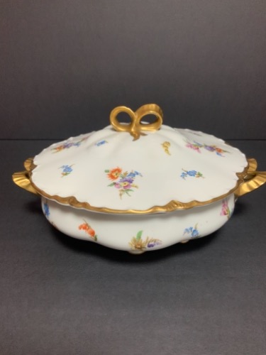 Warwick 리본 핸들 원형 케서롤 Warwick Ribbon Handled Round Casserole &quot;Bouqet Dresden&quot; Pattern circa 1930