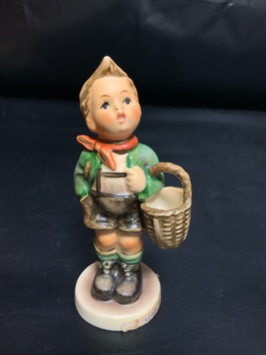 헴멜 &quot;Village Boy&quot; 피겨린 Hummel &quot;Village Boy&quot; Figurine 1972-1979