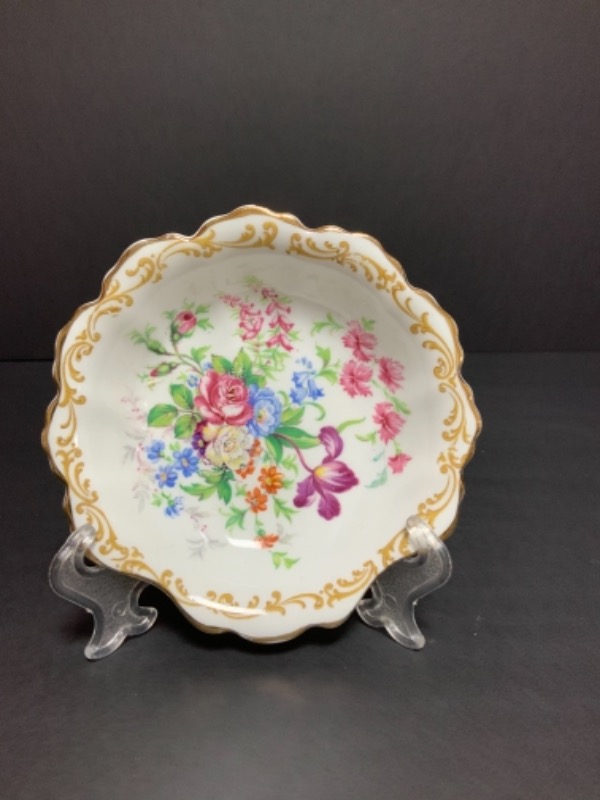 로얄 알버트 &quot;Nosegay&quot; 베리 보울-있는 그대로-(칩) Royal Albert &quot;Nosegay&quot; Berry Bowl circa 1960 - AS IS (CHIP)