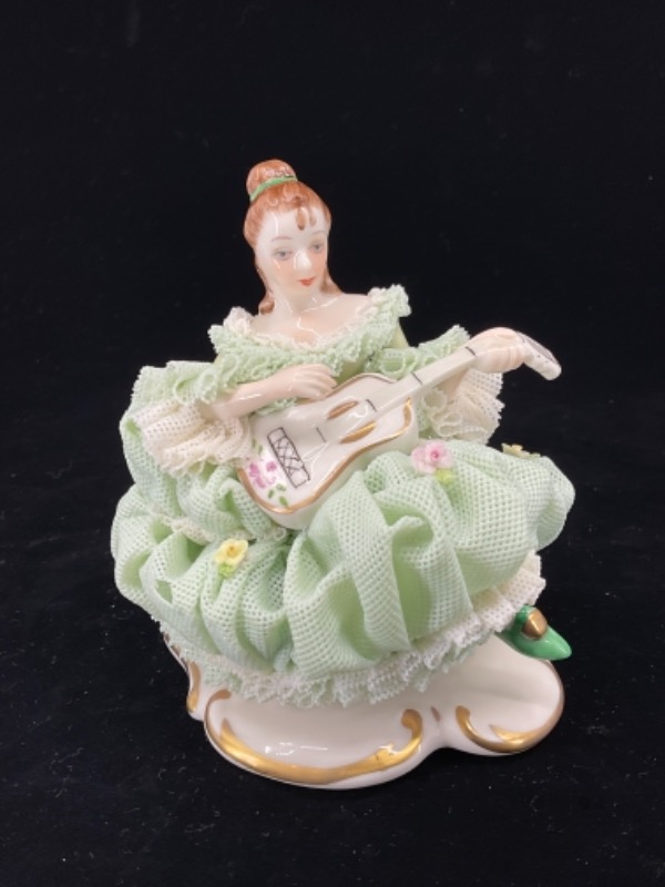 MZ 아이리쉬 드레스덴 레이스 피겨린  MZ Irish Dresden Lace Figurine circa 1950