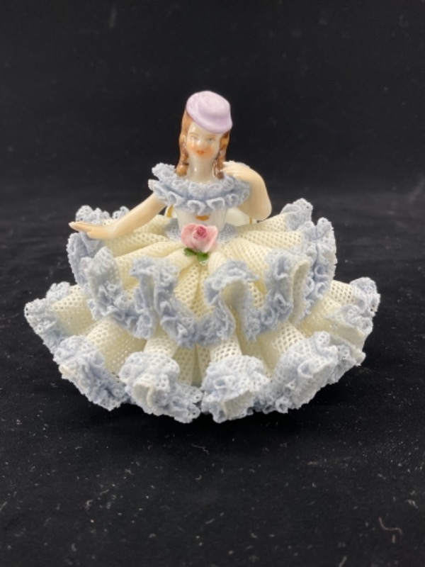 드레스덴 레이스 피겨린  Dresden Lace Figurine circa 1950