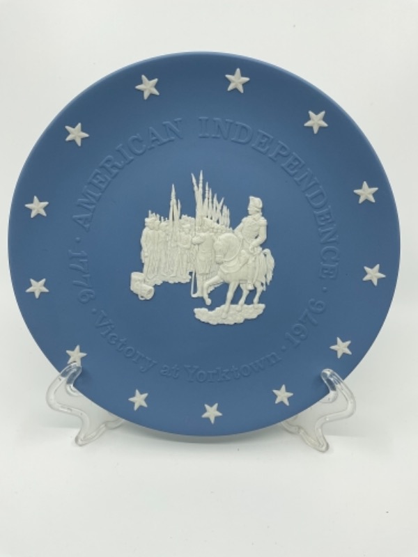 웨지우드 라벤더 제스퍼웨어 “Victory at Yorktown&quot; 플레이트 Wedgwood Lavender Jasperware &quot;Victory at Yorktown&quot; Plate 1976