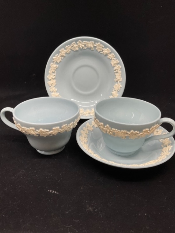 웨지우드 퀸즈웨어 아이보리 온 라벤더 컵 &amp; 소서 Wedgwood Queensware Ivory on Lavender Cup &amp; Saucer circa 1970