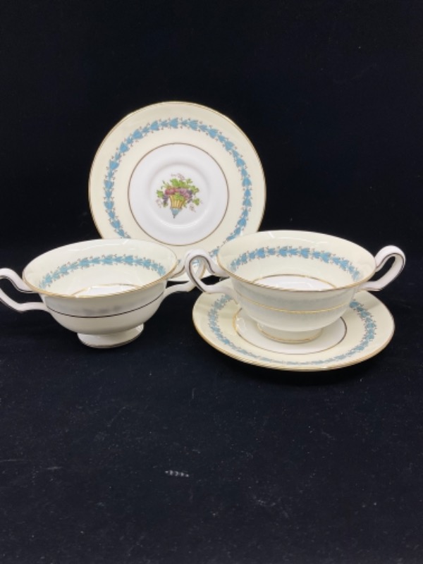 웨지우드 “Appledore” 투핸들 컵 &amp; 소서 Wedgwood &quot;Appledore&quot; Two Handled Cup &amp; Saucer circa 1957-1990