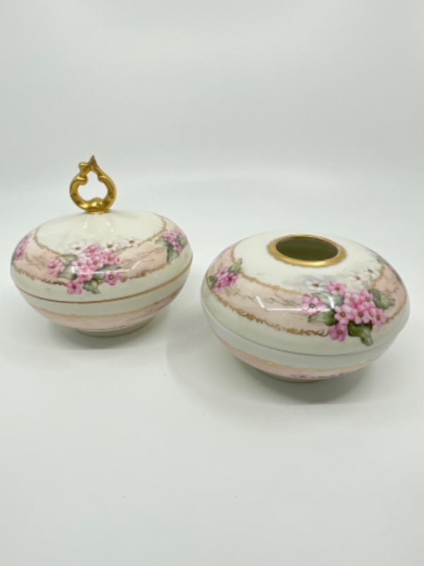 Tressemanes &amp; Vogt 리모지 핸드페인트 드레서 세트 Tressemanes &amp; Vogt Limoges Hand Painted Dresser Set circa 1900