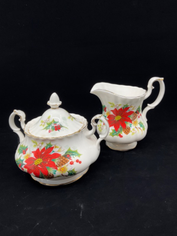 로얄 알버트 &quot;포인세티아&quot; 크리머 &amp; 슈거 Royal Albert &quot;Poinsettia&quot; Creamer &amp; Sugar circa 1970