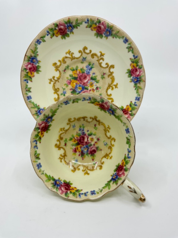 파라곤 &quot;미뉴에트&quot; 컵 &amp; 소서 Paragon &quot;Minuet&quot; Cup &amp; Saucer circa 1940