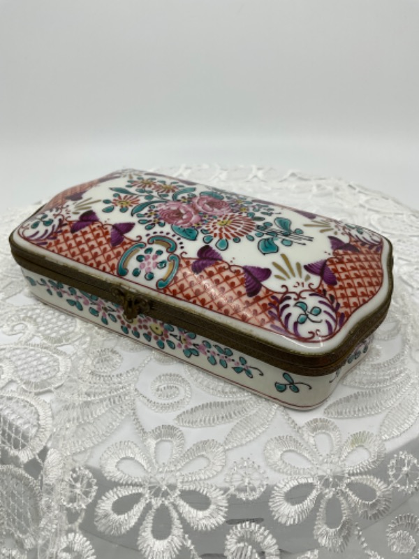 프렌치 핸드페인트 그물 무늬 힌지 드레서 박스 French Hand Painted Fish Scale Hinged Dresser Box circa 1890