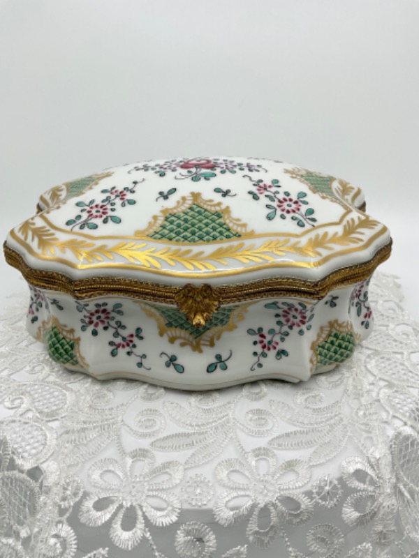 프렌치 핸드페인트 라지 힌지 드레서 박스 French Hand Painted Large Hinged Dresser Box circa 1900