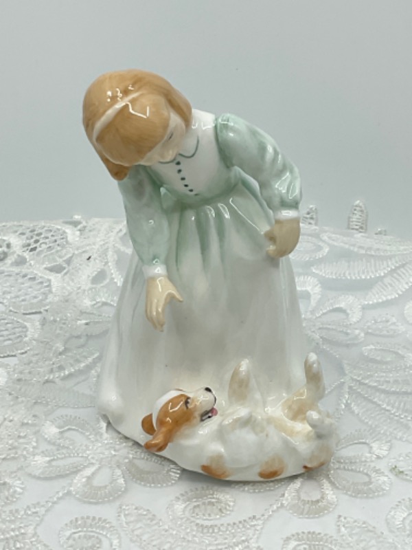 로얄 돌턴 &quot;Lets Play&quot; 피겨린-스몰 싸이즈- Royal Doulton &quot;Lets Play&quot; Figurine circa 1992 - Small size