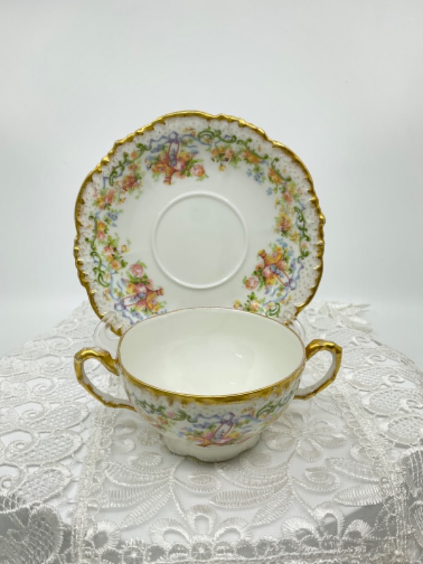 Pouyat 리모지 투핸들 컵 &amp; 소서 Pouyat Limoges 2 Handled Cup &amp; Saucer circa 1900