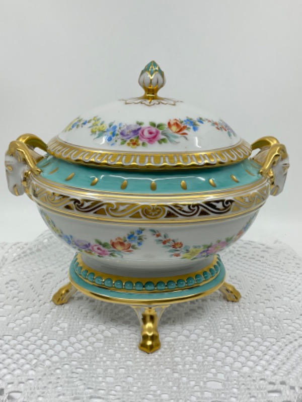 Hutschenreuther 핸드페인트 발달린 소스 튜린 Hutschenreuther Hand Painted Footed Sauce Tureen circa 1940