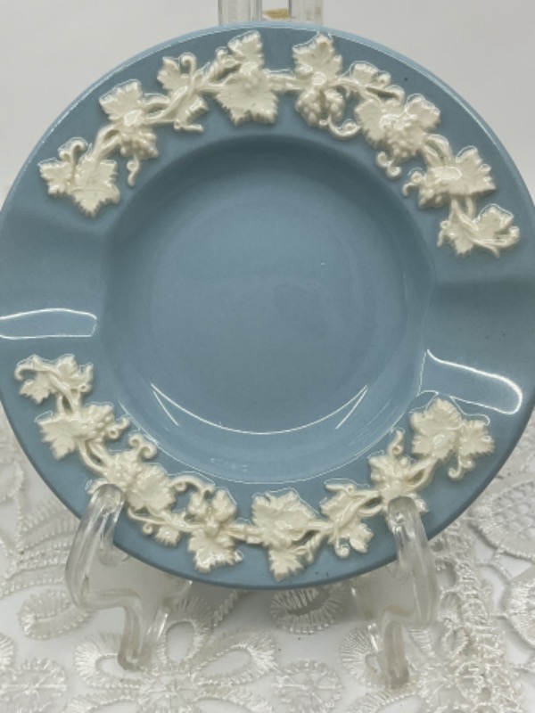 왜지우드 아이보리 온 라벤더 퀸즈웨어 재털이 / 향 디쉬 Wedgwood Ivory on Lavender Queensware Ashtray/Incense Dish circa 1960