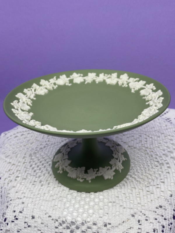 웨지우드 아이보리 온 세지 그린 제스퍼웨어 페이스트리 캄포트 Wedgwood Ivory on Sage Green Jasperware Pastry Pedestal circa 1960