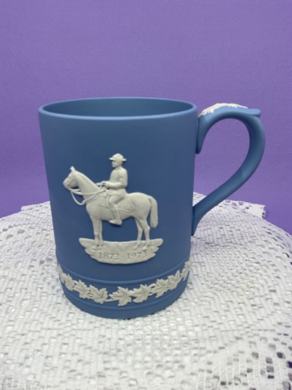 웨지우드 아이보리 온 라벤더 제스퍼웨어 머그 Wedgwood Ivory on Lavender Jasperware Mug circa 1970