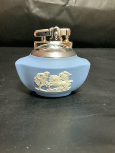 웨지우드 제스퍼웨어 아이보리 안 라벤더 테이블 라이터 Wedgwood Jasperware Ivory on Lavender Table Lighter dated 1953