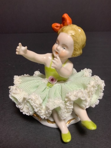 드레스덴 도자기 레이스 피겨린 Dresden Porcelain Lace Figurine circa 1960