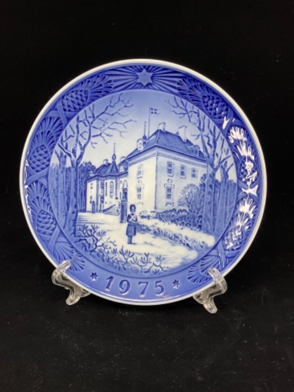 로얄 코펜하겐 크리스마스 장식 플레이트  Royal Copenhagen Christmas Wall Plate 1975