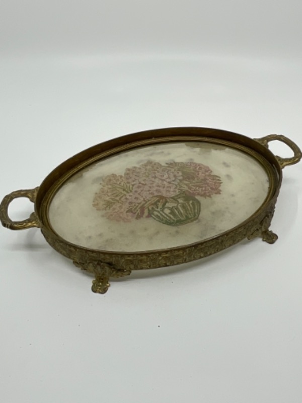 타원형 향수 / 드레서 트레이와 러블리 쁘띠 포인트 인서트 Oval Perfume / Dresser Tray with Lovely Petit Point Insert. 1925