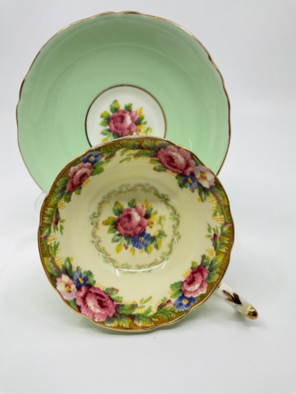 파라곤 &quot;타피스트리 로즈&quot; 컵 &amp; 소서-있는 그대로-헤어라인- Paragon &quot;Tapestry Rose&quot; Cup &amp; Saucer circa 1940 - AS IS