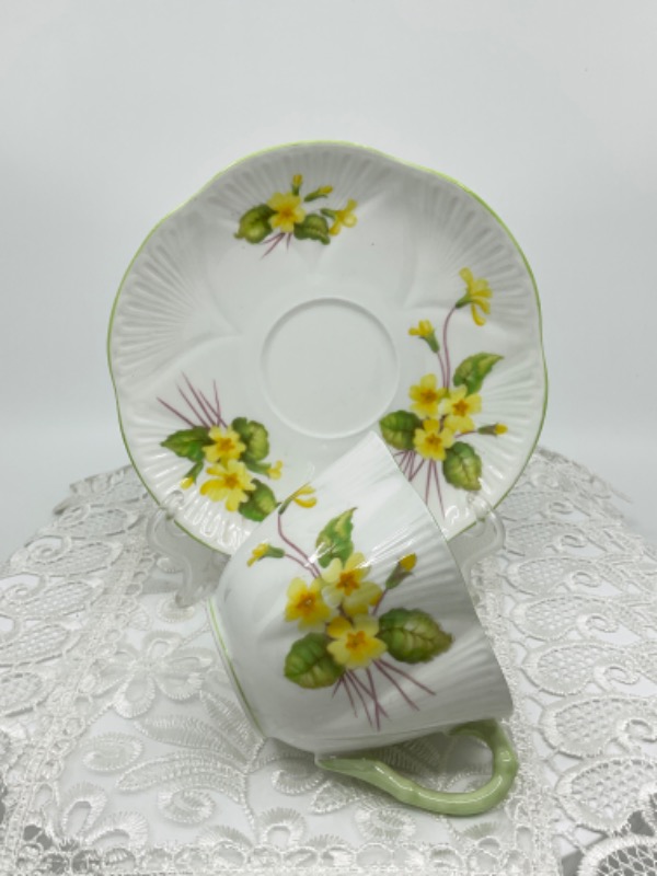 쉘리 &quot;Primrose&quot; 데인티 쉐입 컵 &amp; 소서 Shelley &quot;Primrose&quot; Dainty Shape Cup &amp; Saucer circa 1950