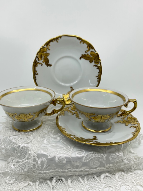 Wawel (폴란드) &quot;Recznie Malowane&quot; 컵 &amp; 소서 Wawel (Poland) &quot;Recznie Malowane&quot; Cup &amp; Saucer circa 1950