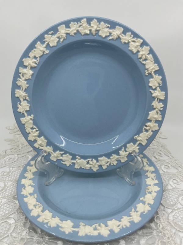 왜지우드 아이보리 온 라벤더 퀸즈웨어 브래드 플레이트  Wedgwood Ivory on Lavender Queensware Bread Plate circa 1960