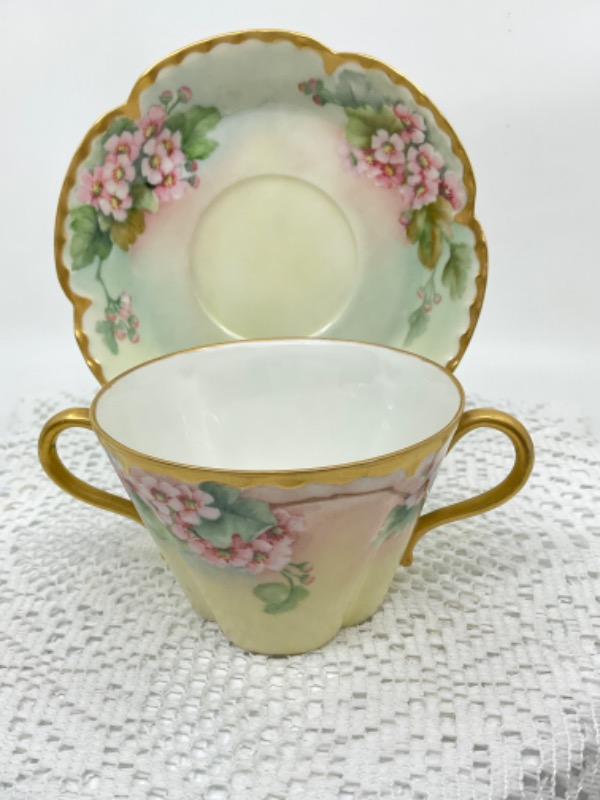 하빌랜드 리모지 핸드페인트 투핸들 컵 &amp; 소서 Haviland Limoges Hand Painted Two Handle Cup &amp; Saucer circa 1900