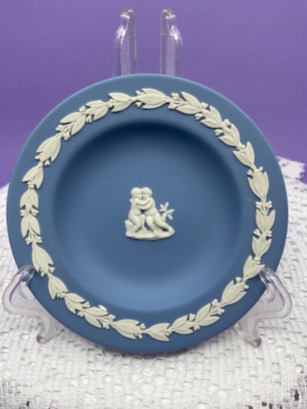 왜지우드 아이보리 온 라벤더 제스퍼웨어 핀 디쉬 Wedgwood Ivory on Lavender Jasperware Pin Dish circa 1960