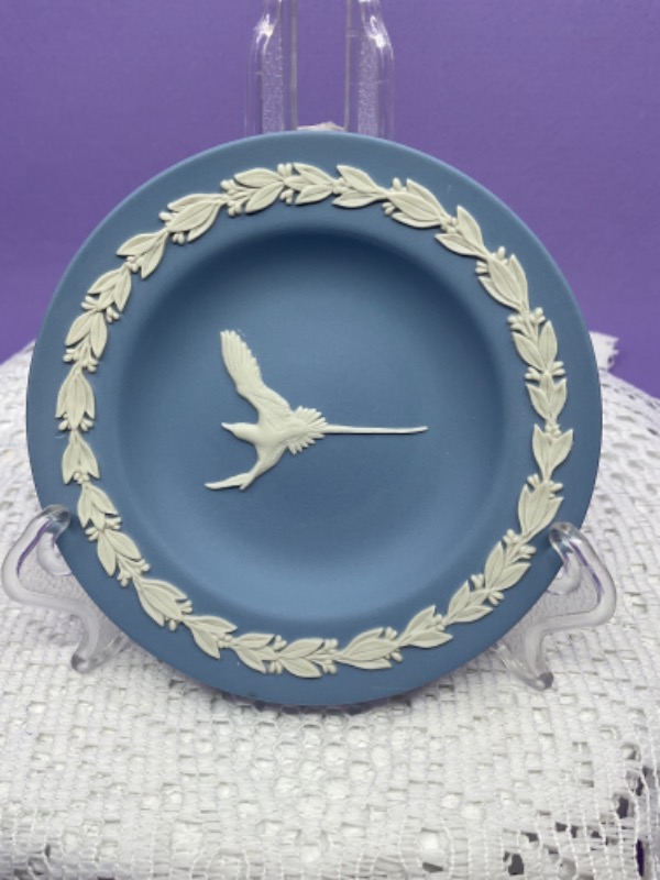 왜지우드 아이보리 온 라벤더 &quot;Nature Reserve&quot; 제스퍼웨어 핀 디쉬 Wedgwood Ivory on Lavender &quot;Nature Reserve&quot; Jasperware Pin Dish circa 1960