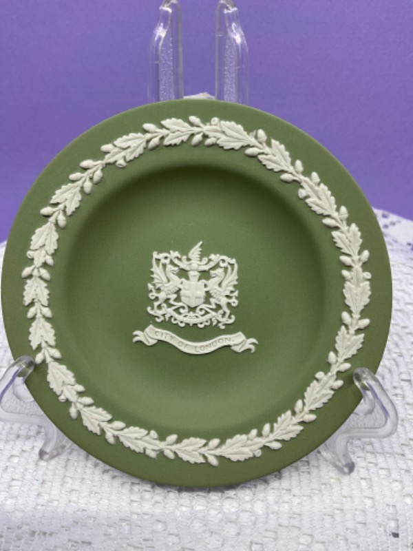 왜지우드 아이보리 온 라벤더 세지 그린 &quot;City of London&quot; 제스퍼웨어 핀 디쉬 Wedgwood Ivory on Sage Green &quot;City of London&quot; Jasperware Pin Dish circa 1960