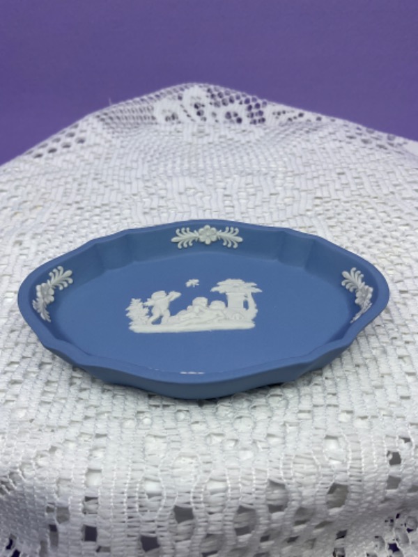 웨지우드 아이보리 온 라벤더 제스퍼웨어 핀 디쉬 Wedgwood Ivory on Lavender Jasperware Pin Dish circa 1970