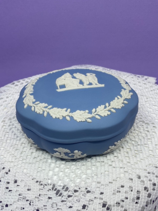 왜지우드 아이보리 온 라벤더 제스퍼웨어 박스 Wedgwood Ivory on Lavender Jasperware Box 1953