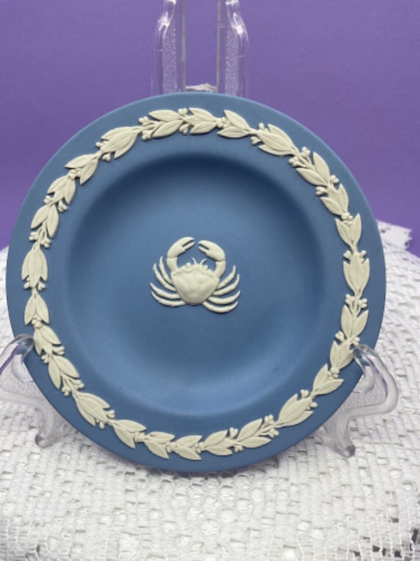 왜지우드 아이보리 온 라벤더 &quot;Nature Reserve&quot; 제스퍼웨어 핀 디쉬 Wedgwood Ivory on Lavender &quot;Nature Reserve&quot; Jasperware Pin Dish circa 1960