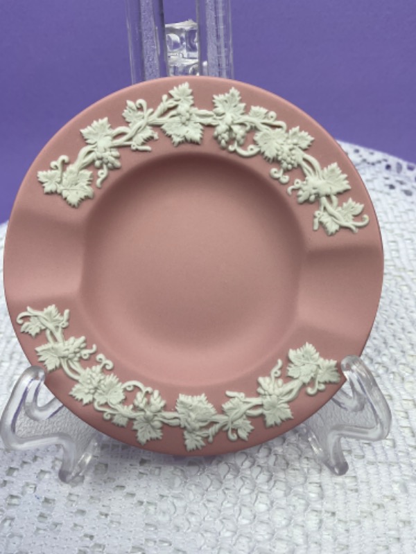 왜지우드 아이보리 온 핑크 제스퍼웨어 향/ 재떨이 Wedgwood Ivory on Pink Jasperware Incense / Ashtray circa 1975