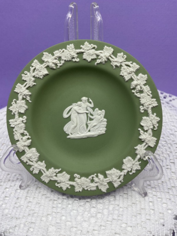 왜지우드 아이보리 온 세지 그린 제스퍼웨어 핀 디쉬 Wedgwood Ivory on Sage Green Jasperware Pin Dish circa 1960