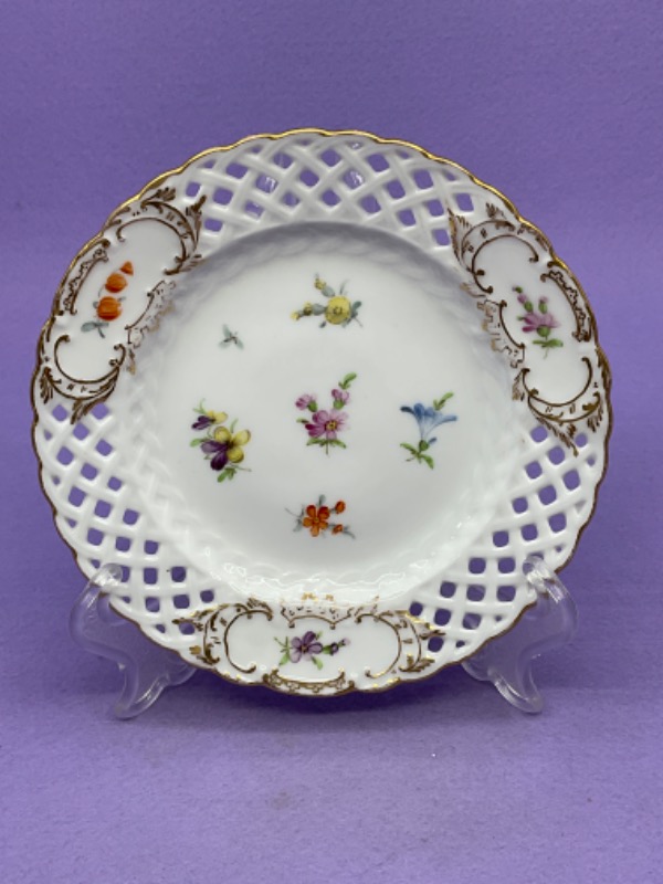 Hirsch 드레스덴 핸드페인트 투각 플레이트 Hirsch Dresden Hand Painted Pierced Plate circa 1894 - 1896