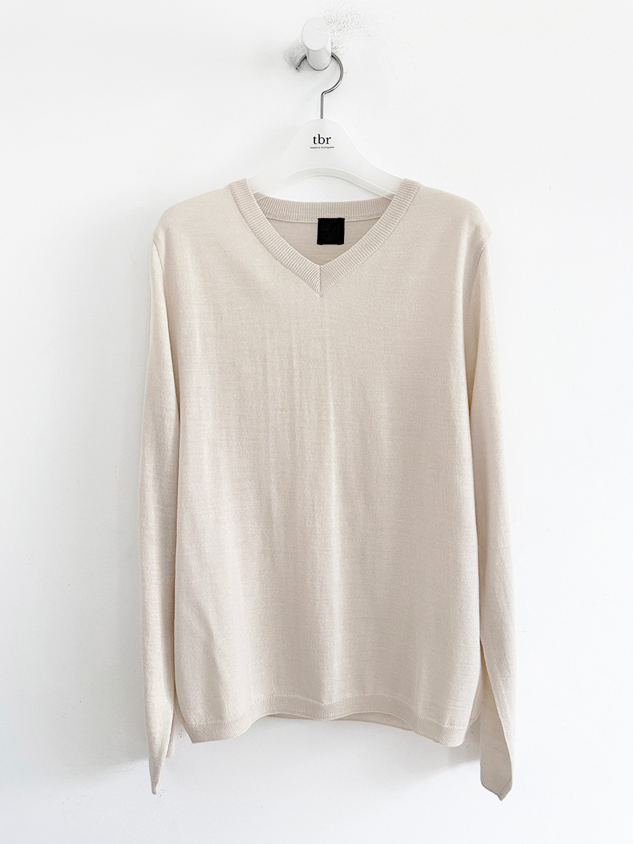 long sleeved tee cream color image-S2L25