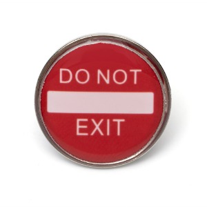 (6차 재입고) 슈레이스몰 출입금지 브로치, 뱃지 (DO NOT EXIT)