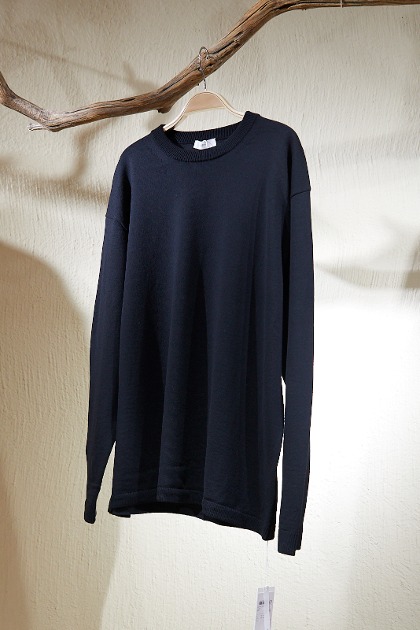 에이톤 도쿄 Aton Tokyo NATURAL DYE WOOL CREWNECK SWEATER - Black