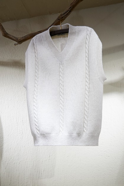 플라넬 Phlannel Yak / Wo Cable V-neck Kint Vest - Ivory