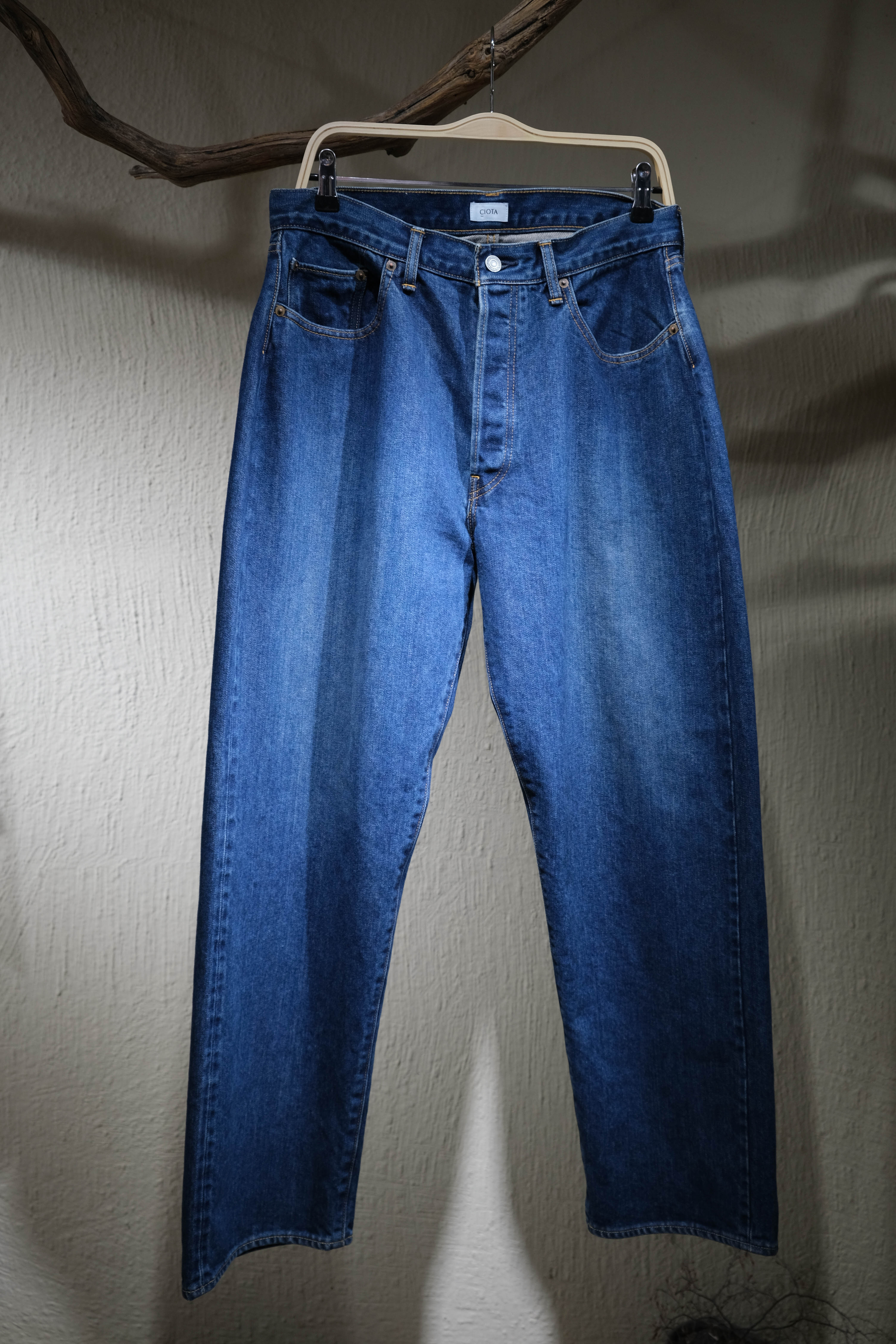 Ciota 시오타 - Genuine Indigo Suvin Cotton 13.5oz Straight 5 P Denim -  Dark Blue Damage