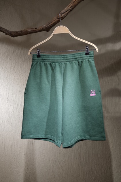 마틴 로즈 Martine Rose - LOGO PRINT SHORT - Forest Green Pinnacle