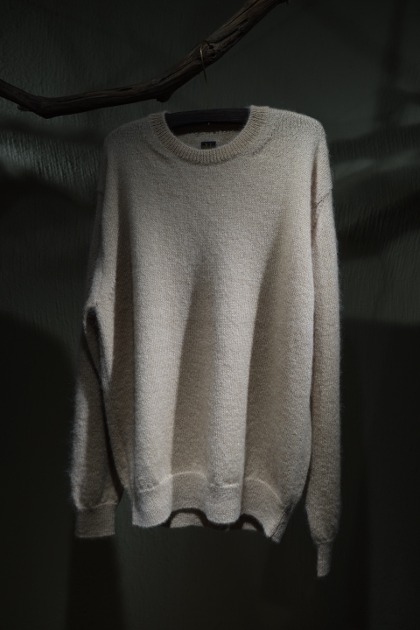 바토너 Batoner PURE MOHAIR100％ CREW NECK - Beige