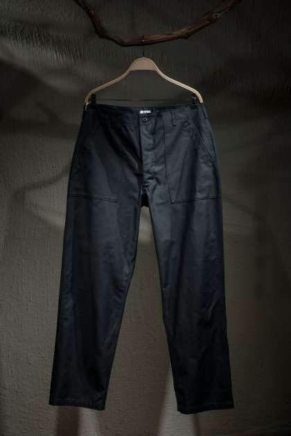 Ciota 시오타 - Subin Cotton Uneven Thread Back Satin Baker Pants -  Dark Navy