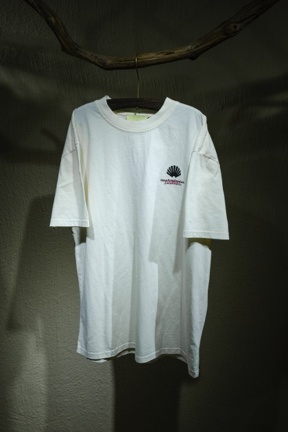 뉴 암스테르담 서프 어소시에이션 New Amsterdam Surf Association - Logo Tourist Tee - Bone