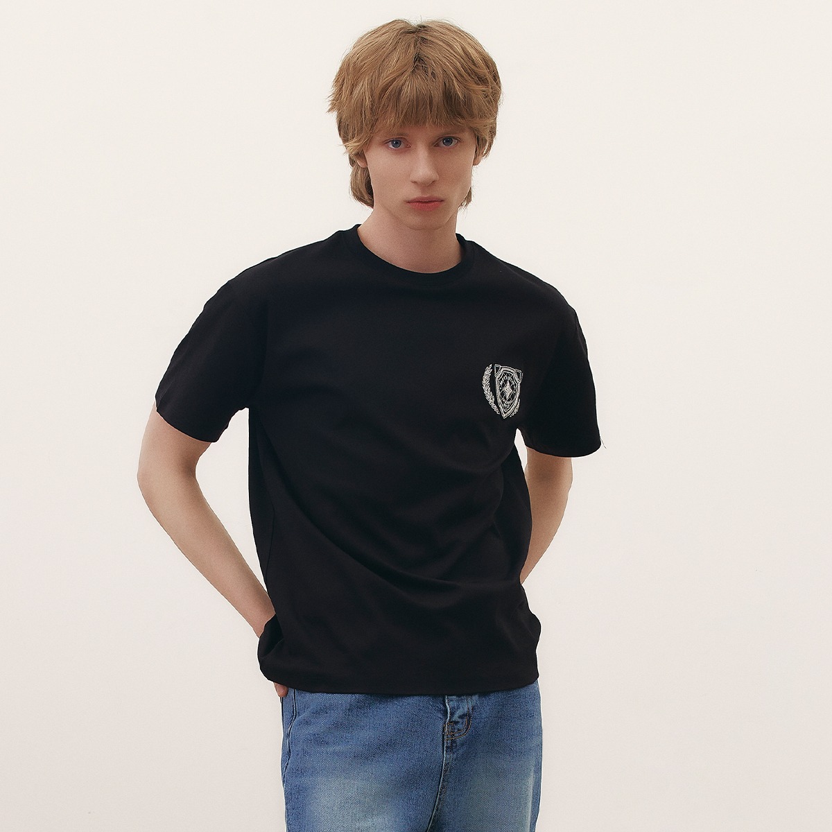 Black Emblem Point Short Sleeve T-shirt M221CT0950Z [Unisex]