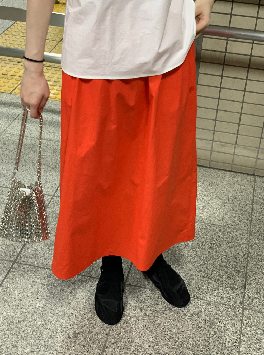 치마 모델 착용 이미지-S1L46