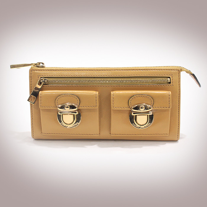 Marc Jacobs(마크제이콥스) C301400 베이지 레더 금장 투포켓 짚 클러치 장지갑